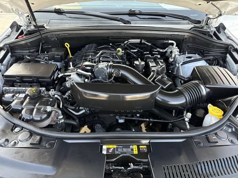 Used 2024 Dodge Durango GT RWD image 23