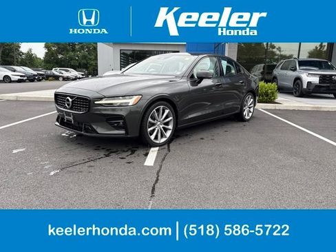 Used 2021 Volvo S60 T5 Momentum w/ Premium Package AWD/4WD image 1