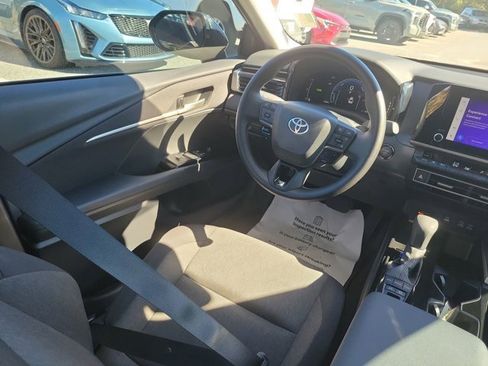 Used 2025 Toyota Camry LE image 22