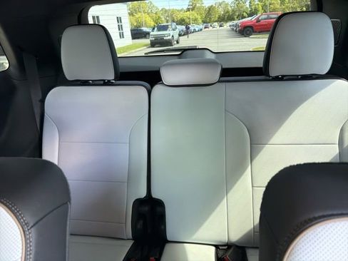 Used 2025 Chevrolet Traverse High Country w/ LPO, Floor Liner Package FWD image 8
