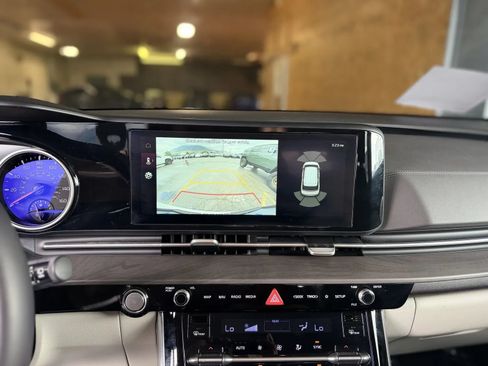 Used 2024 Kia Carnival EX FWD image 29