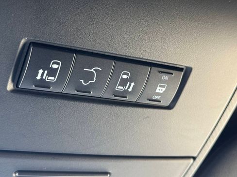 Used 2020 Dodge Grand Caravan GT FWD image 12