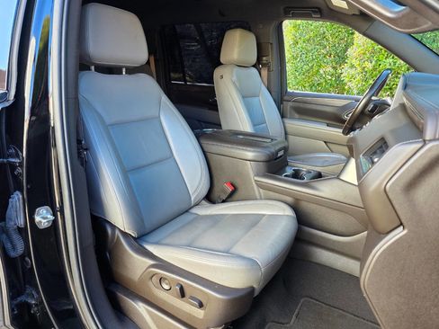 Used 2021 Chevrolet Suburban LT image 37