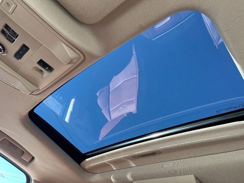 Used 2015 Cadillac Escalade Premium image 24