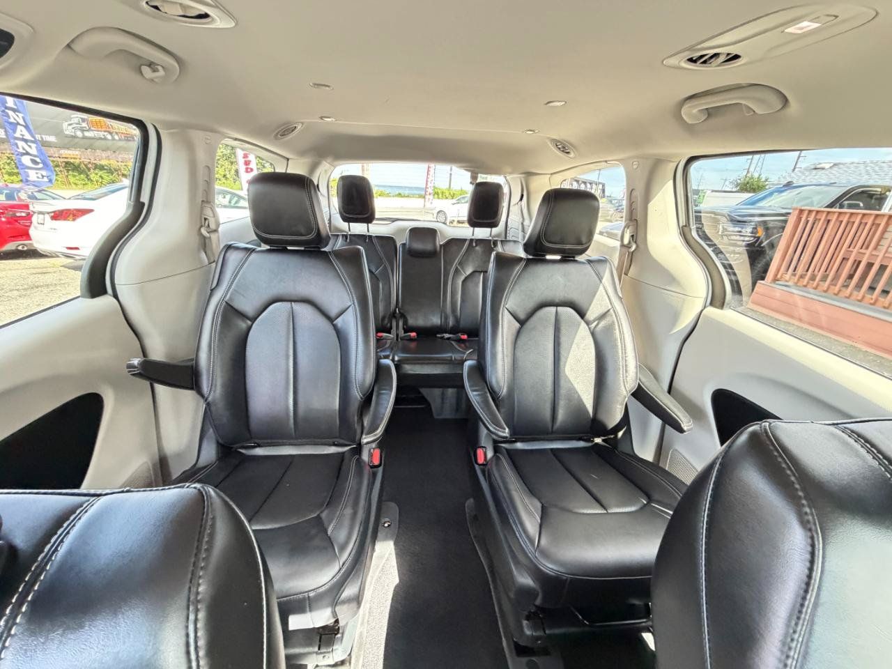 Used 2024 Chrysler Pacifica Limited FWD image 56