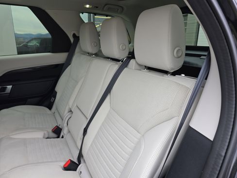 Used 2021 Land Rover Discovery S image 14