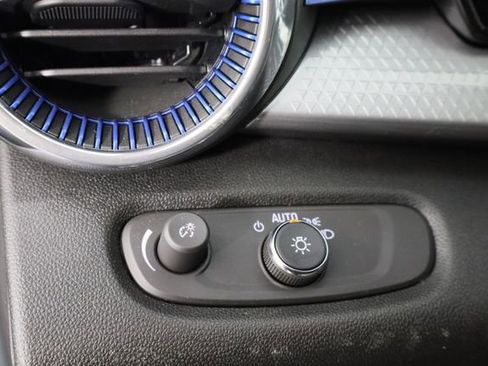 Used 2025 Chevrolet Trax LT w/ LT Convenience Package image 23