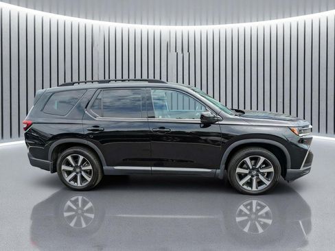 Certified 2023 Honda Pilot Touring image 3
