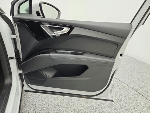 Used 2024 Audi Q4 e-tron Premium Plus image 27