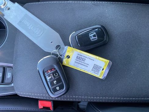 Used 2025 Honda Civic Sport image 32