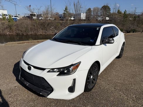 Used 2014 Scion tC image 12