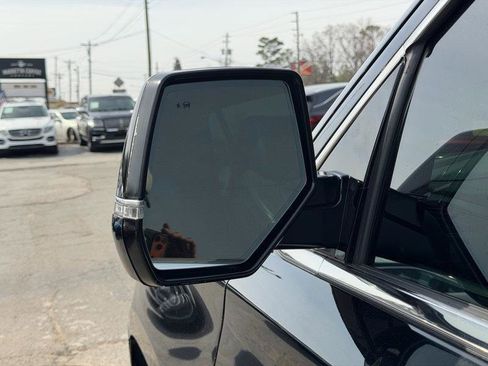 Used 2018 Cadillac Escalade Platinum image 8