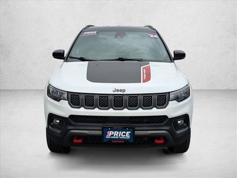 Used 2024 Jeep Compass Trailhawk AWD/4WD image 2