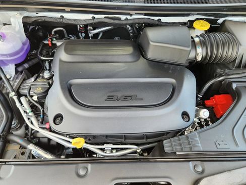 New 2027 Chrysler Pacifica Limited FWD image 22