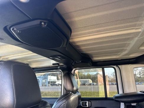 Used 2019 Jeep Wrangler Unlimited Sahara w/ Uconnect 4C Nav & Sound Group AWD/4WD image 27