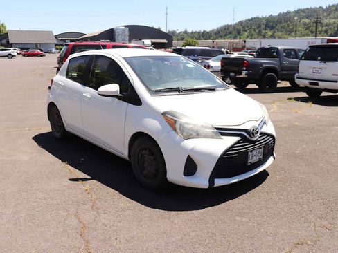 Used 2017 Toyota Yaris L w/ Carpet Mat Package FWD image 3