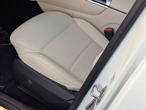 Used 2026 Mercedes-Benz GLC 300 image 4