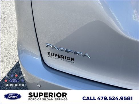 Used 2023 Chrysler Pacifica Limited FWD image 6