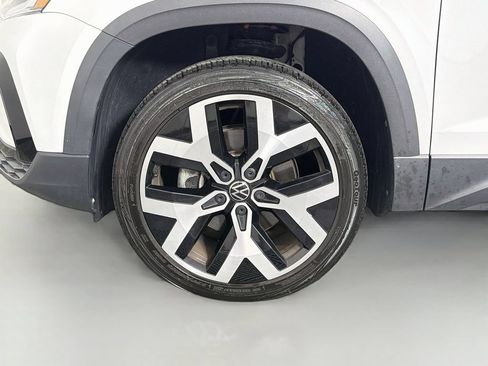 Used 2022 Volkswagen Taos SEL w/ Panoramic Sunroof Package AWD/4WD image 31