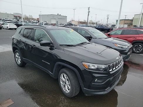 Used 2025 Jeep Compass Latitude w/ Sun & Sound Group image 10