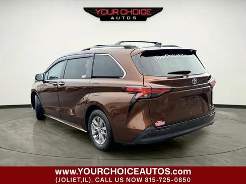 Used 2022 Toyota Sienna XLE w/ XLE Plus Package AWD/4WD image 3