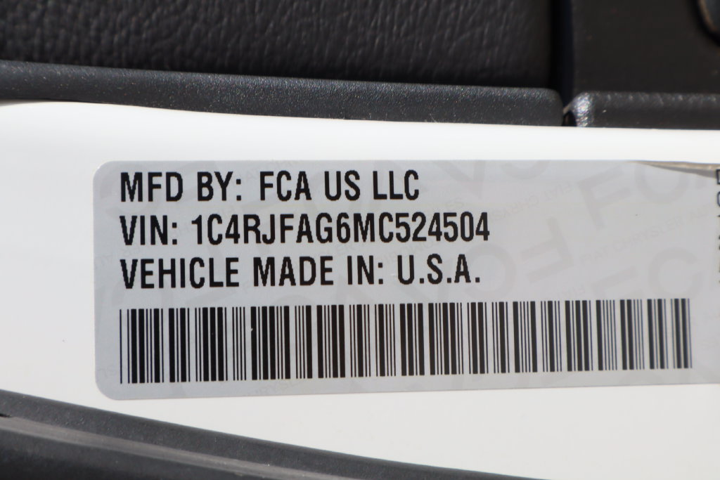 Used 2021 Jeep Grand Cherokee Laredo AWD/4WD image 32