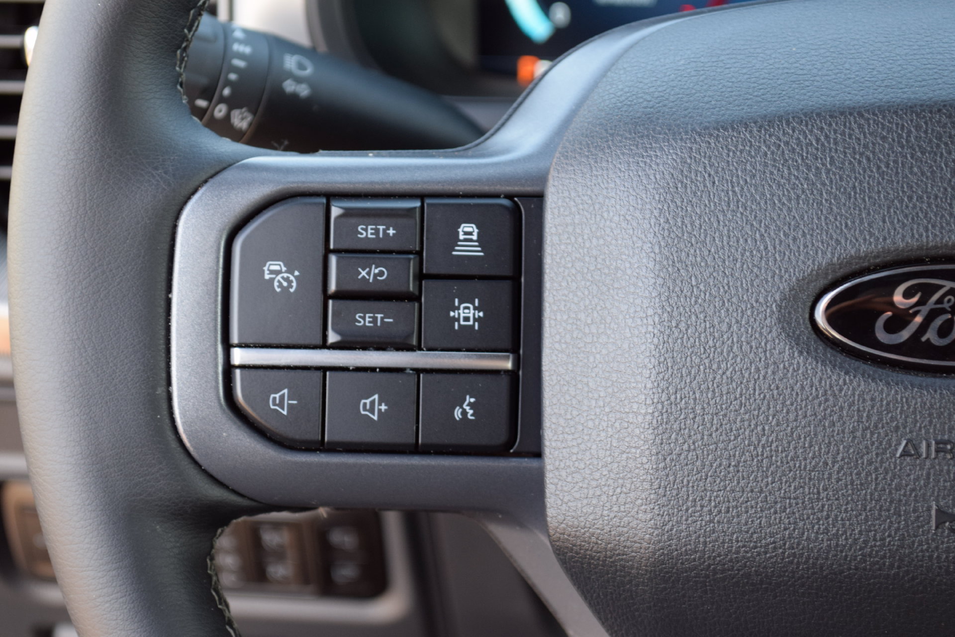 Used 2025 Ford F150 Lariat AWD/4WD image 8