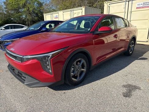 Used 2025 Kia K4 LXS image 1