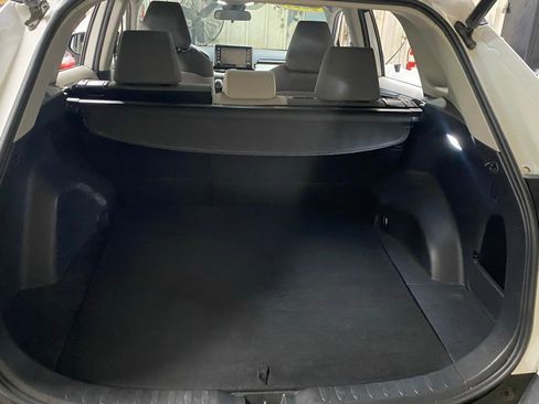 Used 2021 Toyota RAV4 XLE image 11