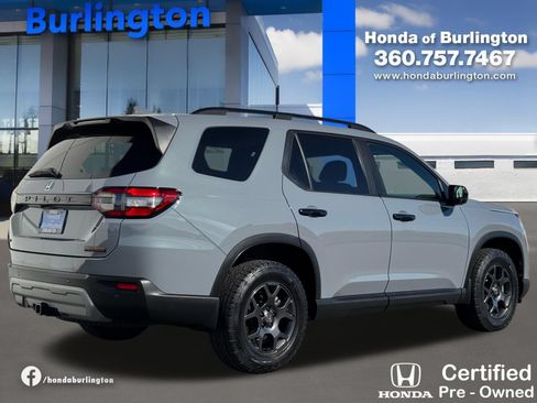 Certified 2025 Honda Pilot TrailSport image 7