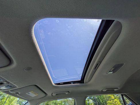 Certified 2025 Hyundai Venue SEL FWD image 20