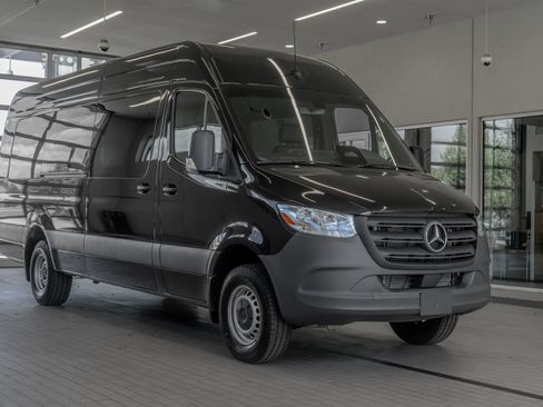 Used 2025 Mercedes-Benz Sprinter 3500 image 21