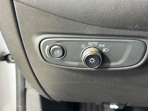 Used 2023 Chevrolet Equinox LS FWD image 12