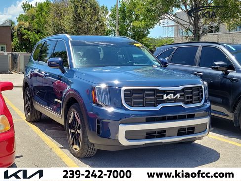 Used 2025 Kia Telluride S FWD image 1