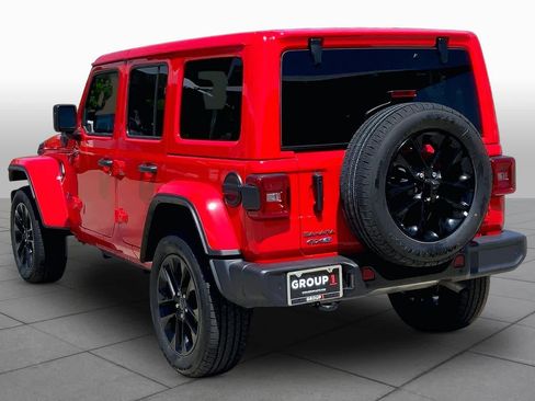 Certified 2025 Jeep Wrangler Unlimited Sahara w/ Safety Group AWD/4WD image 11