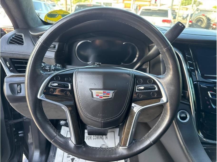 Used 2017 Cadillac Escalade Platinum AWD/4WD image 32
