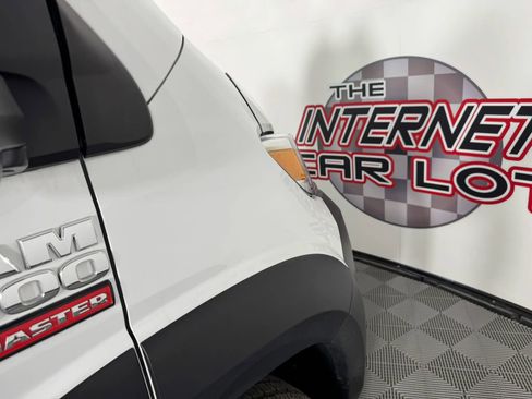 Used 2025 RAM ProMaster 2500 w/ Convenience Group FWD image 30