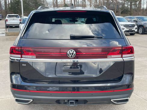 Used 2024 Volkswagen Atlas SE w/ Panoramic Sunroof Package image 8