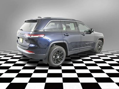 Used 2023 Jeep Grand Cherokee Limited image 8