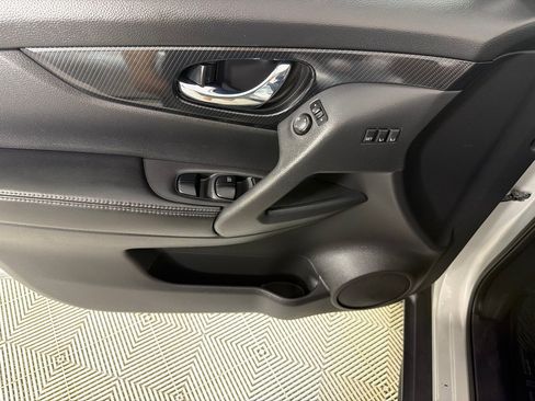 Used 2018 Nissan Rogue SL AWD/4WD image 10