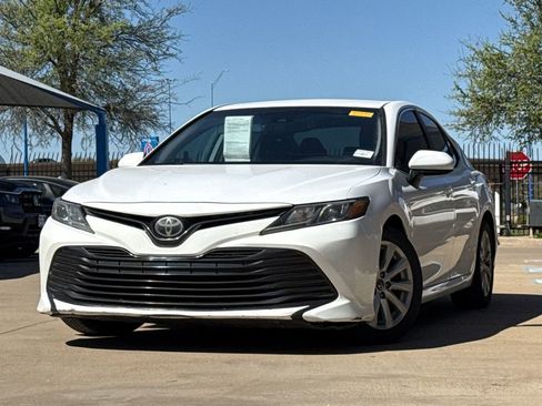 Used 2019 Toyota Camry LE image 1
