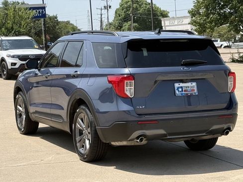 Certified 2021 Ford Explorer XLT w/ Equipment Group 202A RWD image 5