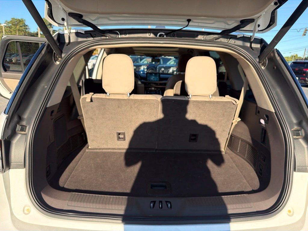 Used 2023 Lincoln Aviator Reserve w/ Equipment Group 201A RWD image 22
