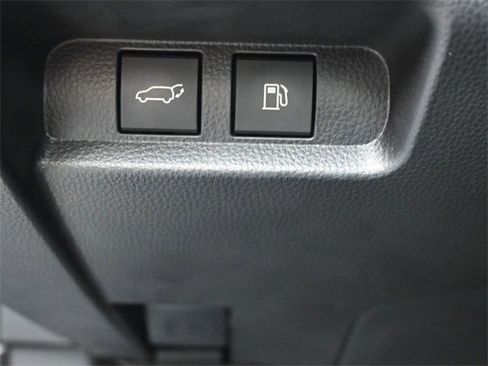 Used 2025 Toyota Crown Signia Limited image 18