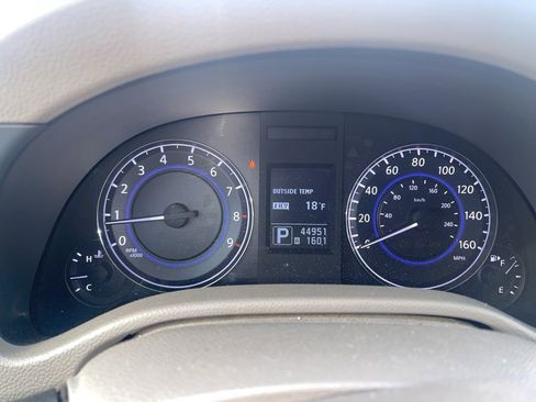 Used 2013 INFINITI G37 X w/ Premium Pkg image 8