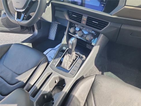 Used 2020 Volkswagen Jetta SEL Premium image 29