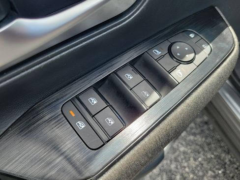 Certified 2025 Nissan Kicks SV FWD image 10