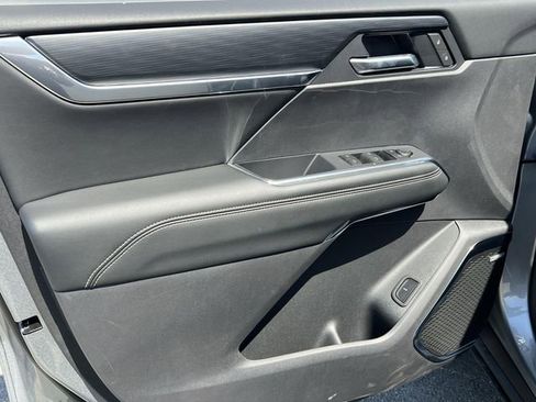 New 2025 GMC Acadia Elevation image 10