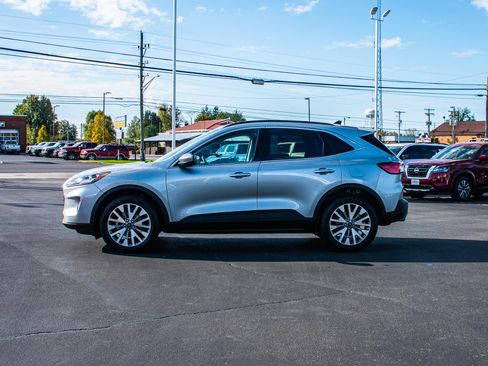 Used 2022 Ford Escape Titanium image 4