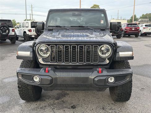 Used 2025 Jeep Wrangler Unlimited Rubicon AWD/4WD image 3